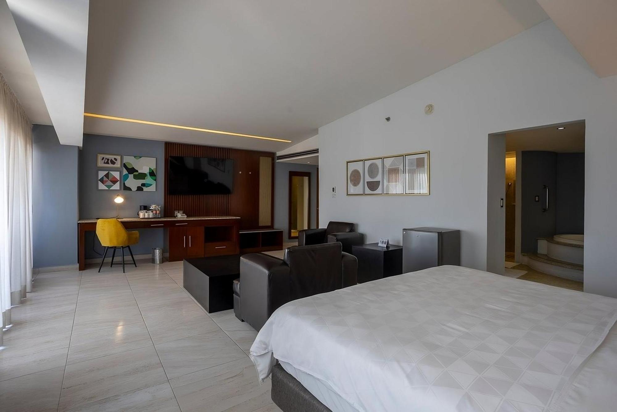 Holiday Inn Puebla Finsa By Ihg Eksteriør billede